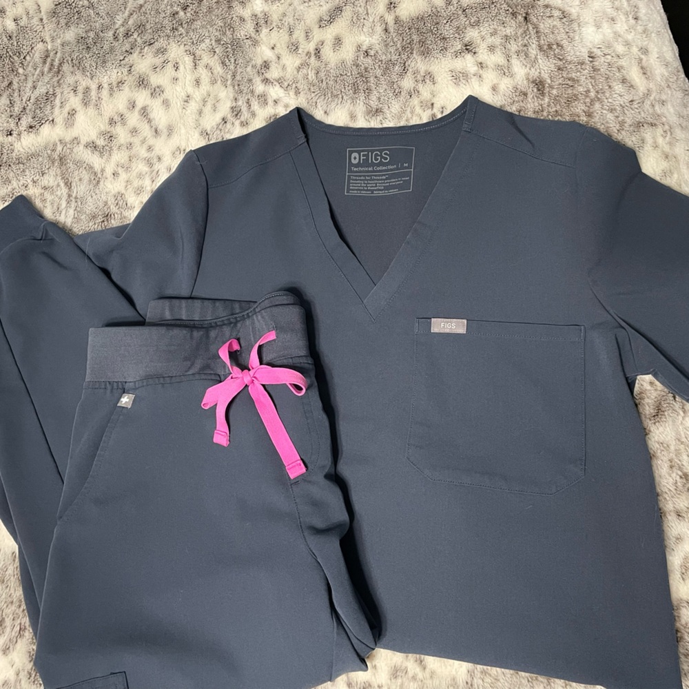 Figs grayish blue with pink accent size M top & M bottom